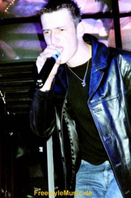 Joe von The Freestyle Academy performed seinen Rap-Part zu 'Here We Are' 