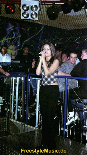 Ximena mit "I Wanna Dance With Somebody"