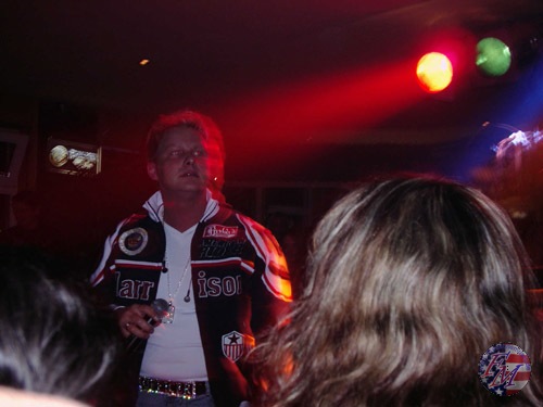 The Officer im Vorprogramm heizte die Stimmung an.