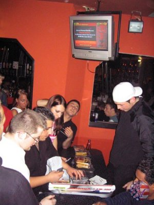 Nach der Show gabs wieder fleissig Autogramme